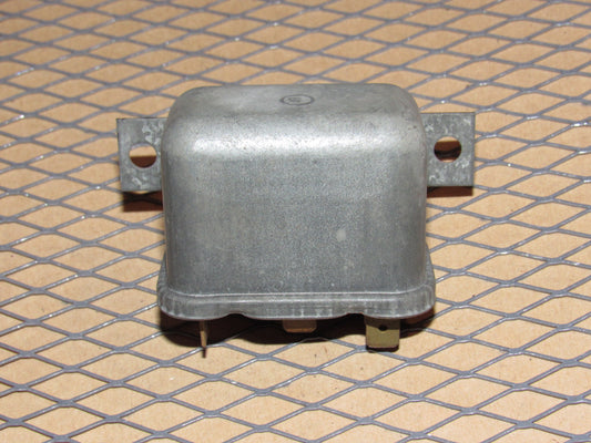 77-95 Mercedes Benz T1 OEM Relay 0 332 003 017