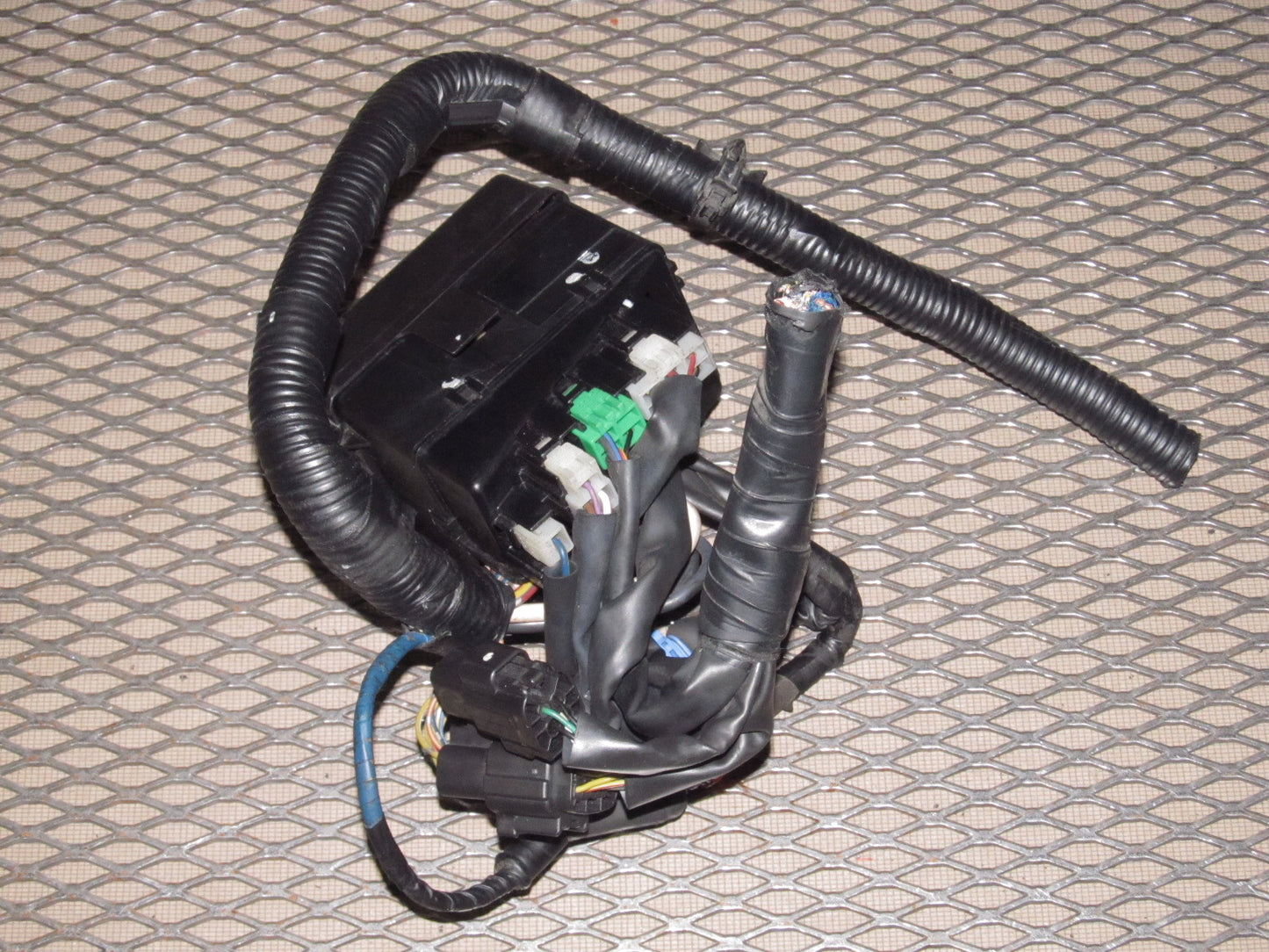 94 95 96 97 Mazda Miata OEM Engine Fuse Box