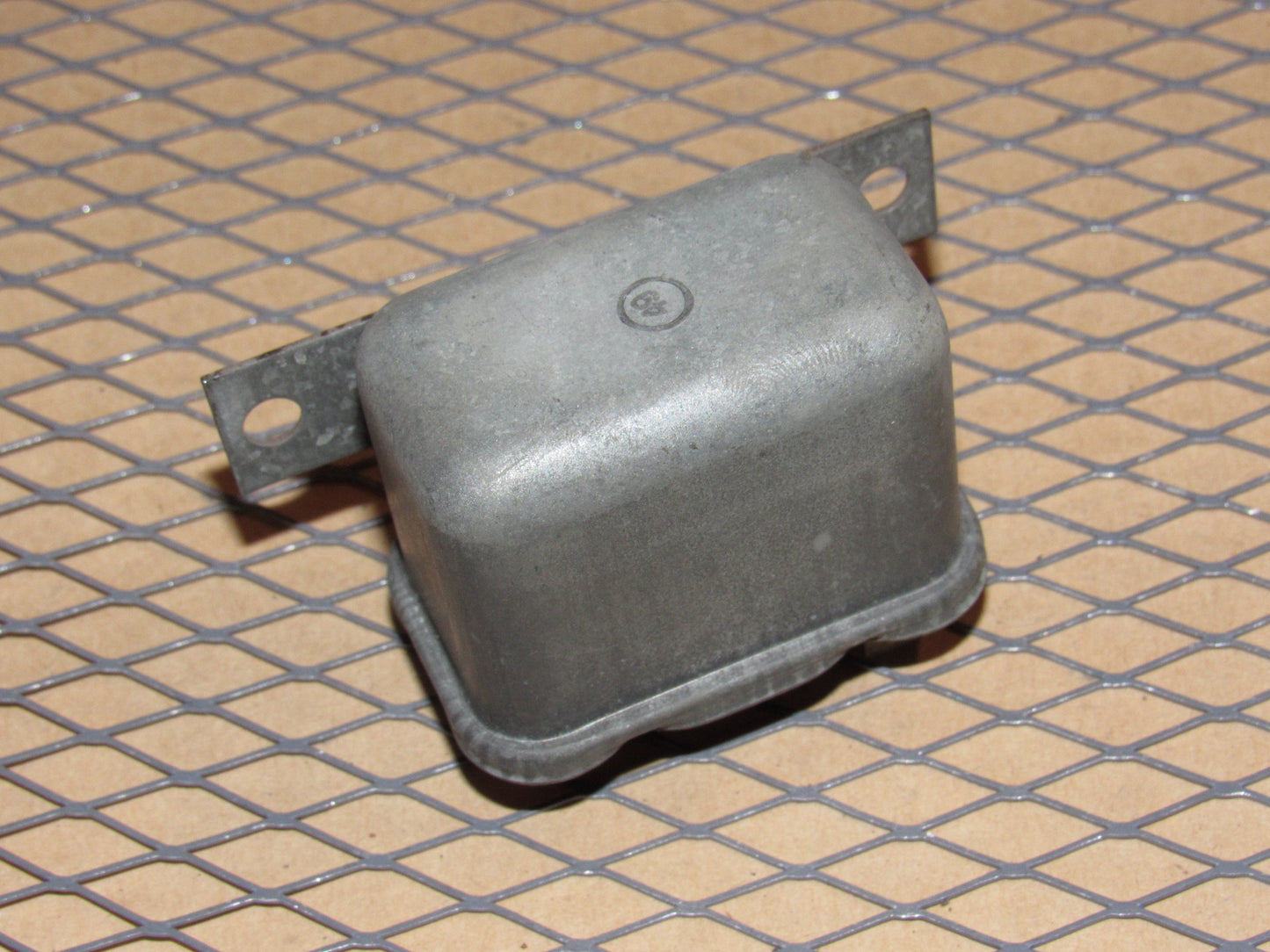 77-95 Mercedes Benz T1 OEM Relay 0 332 003 017
