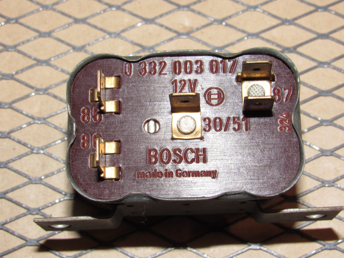 77-95 Mercedes Benz T1 OEM Relay 0 332 003 017