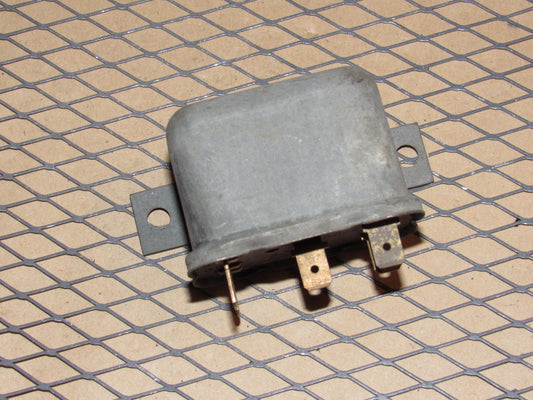 77-95 Mercedes Benz T1 OEM Relay 0 332 003 017