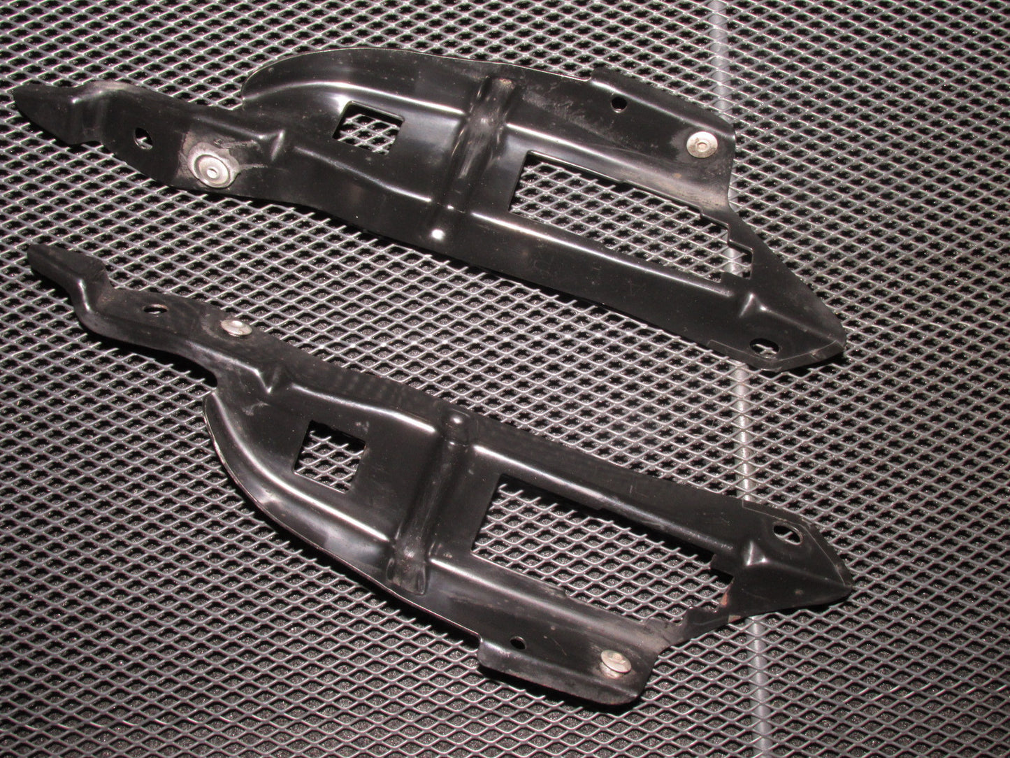 03 04 Infiniti G35 Sedan OEM Fender Bracket