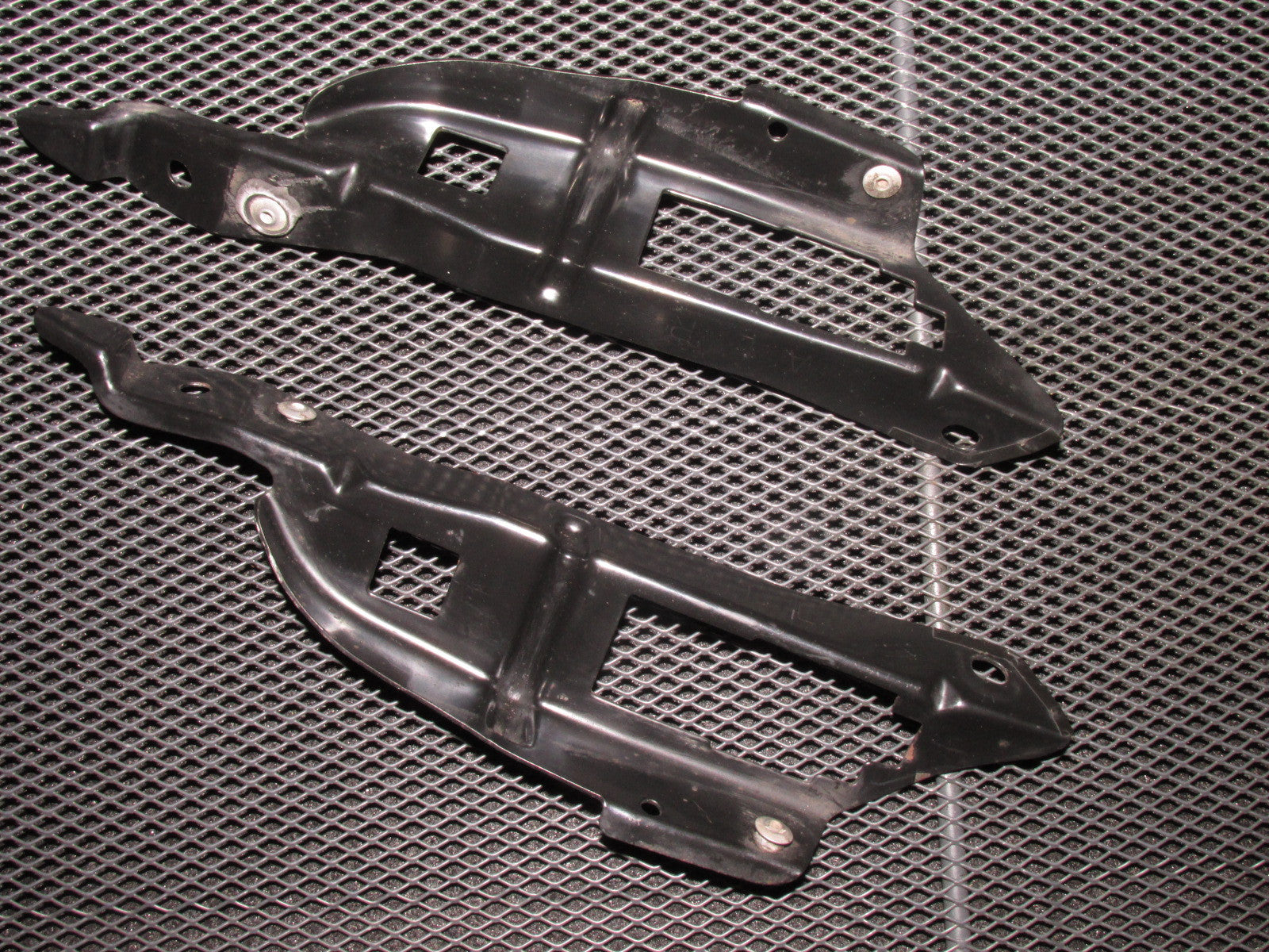 03 04 Infiniti G35 Sedan OEM Fender Bracket