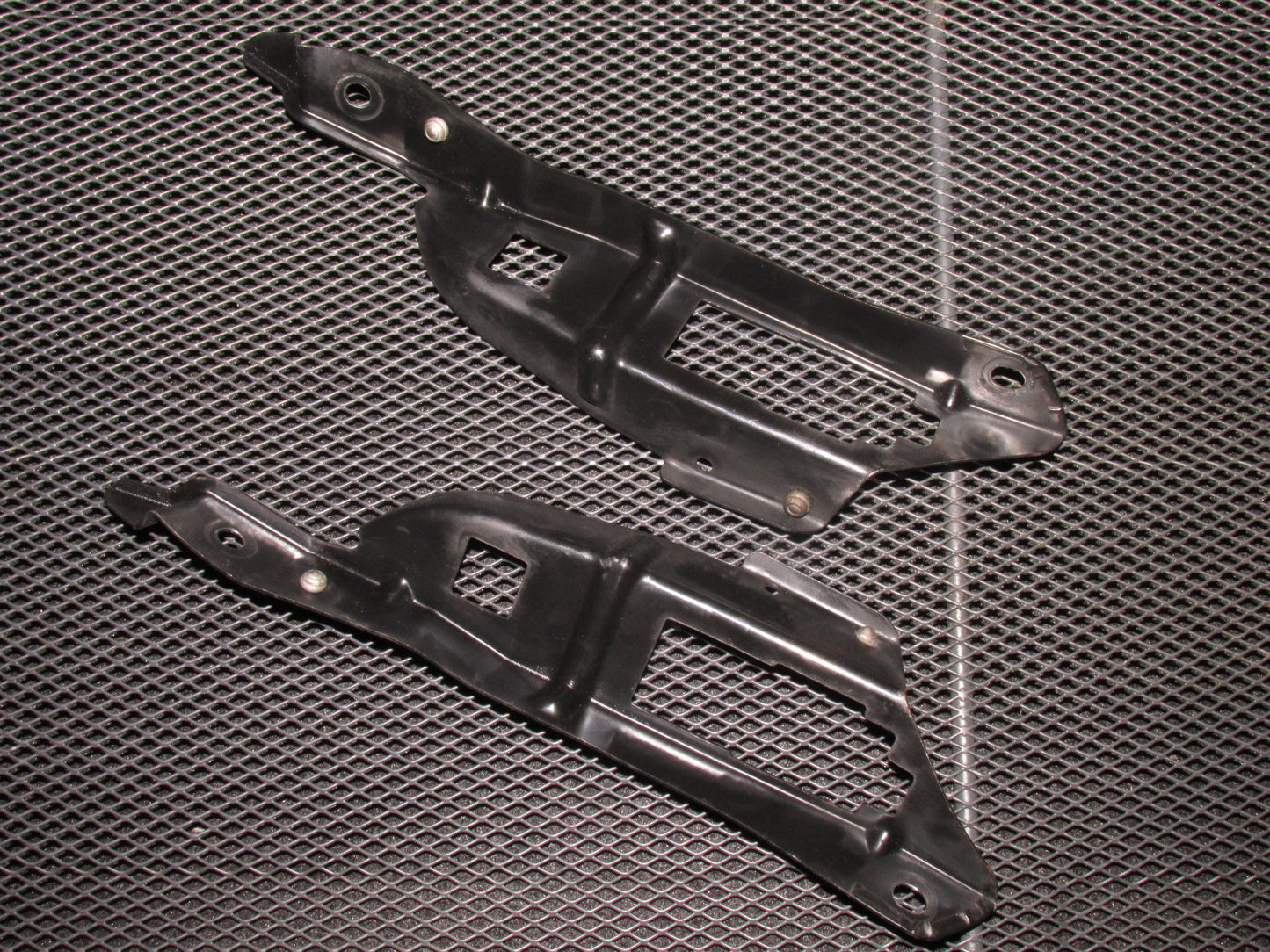 03 04 Infiniti G35 Sedan OEM Fender Bracket