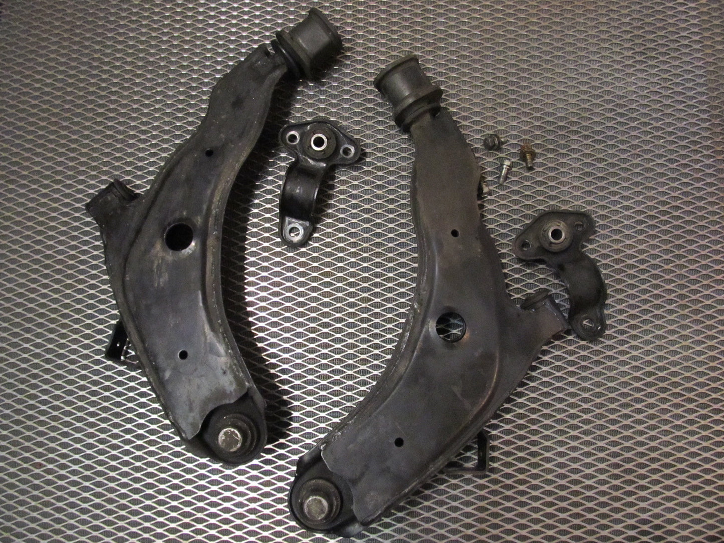 94 95 96 97 Mitsubishi 3000GT Front Lower Control Arm - Set