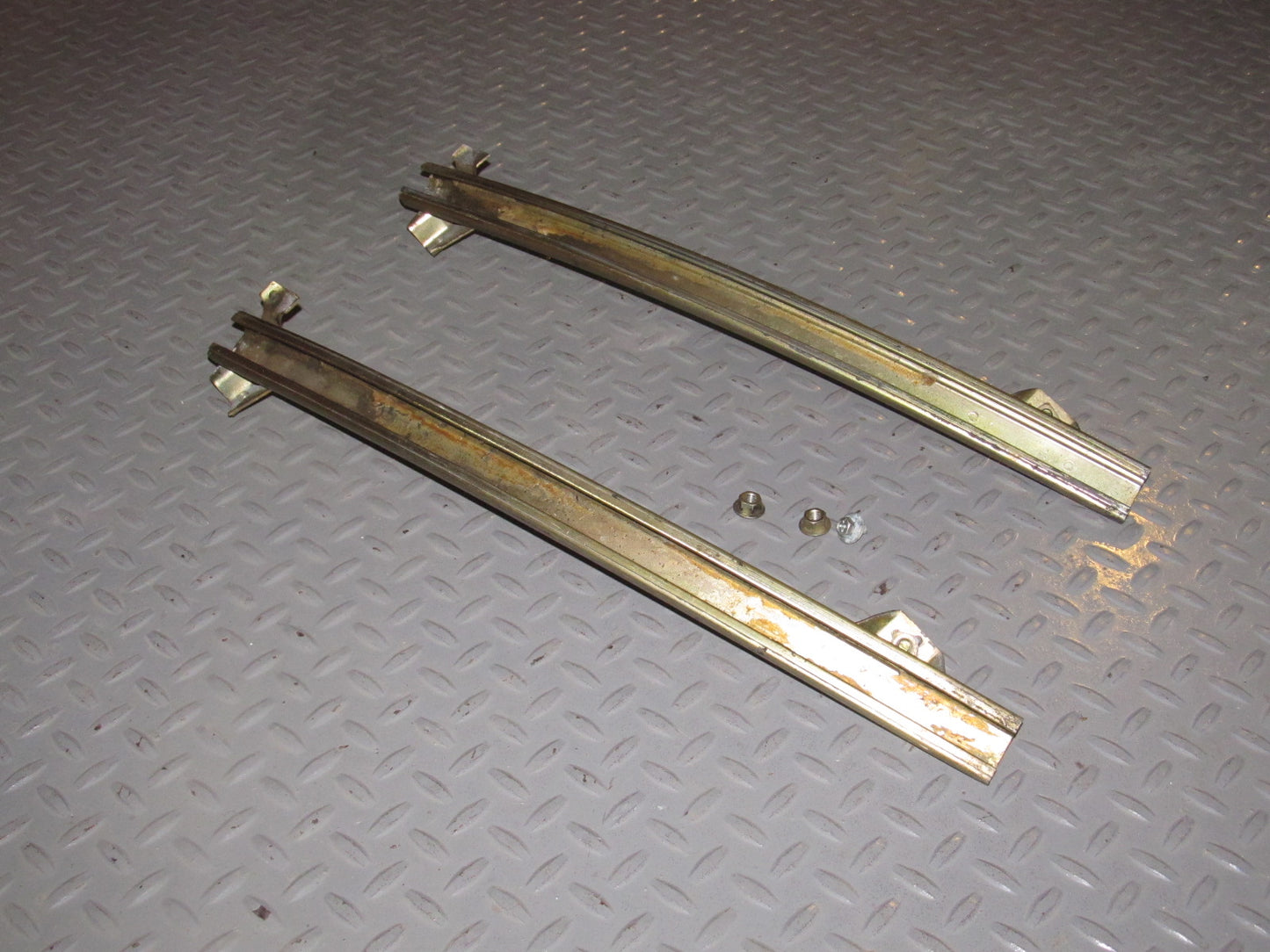 87 88 89 Nissan 300zx OEM Window Regulator Guide - Right