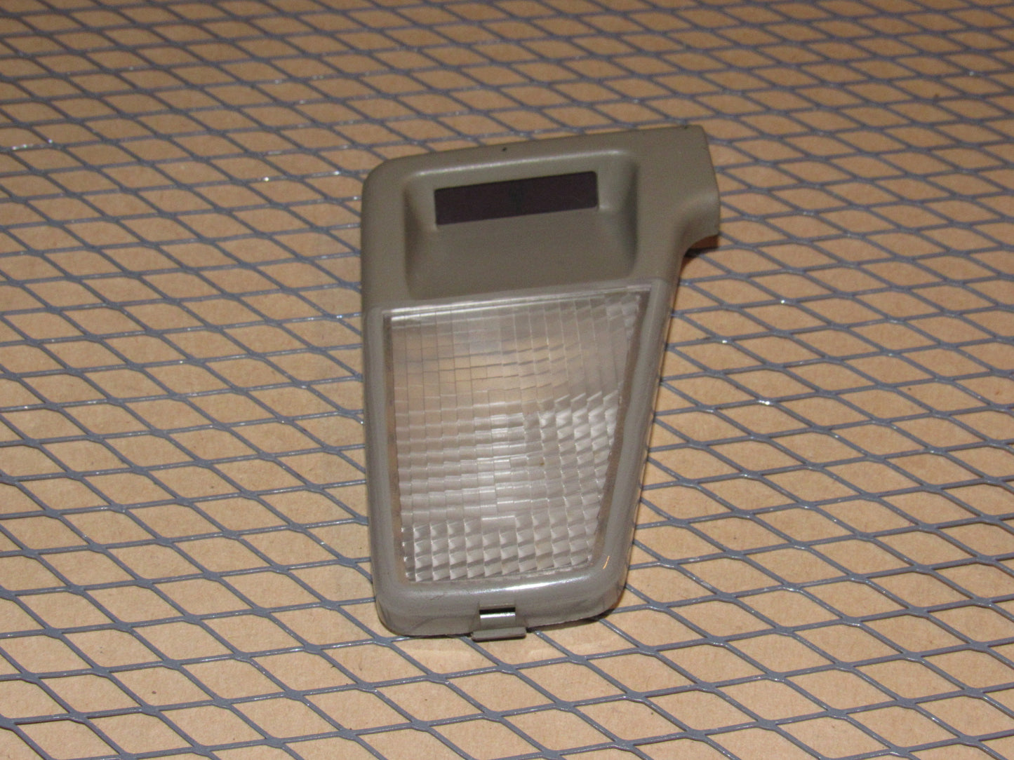 98 99 00 Volvo V70 OEM Seat Belt Dome Map Courtesy Light Lamp Lens - Right