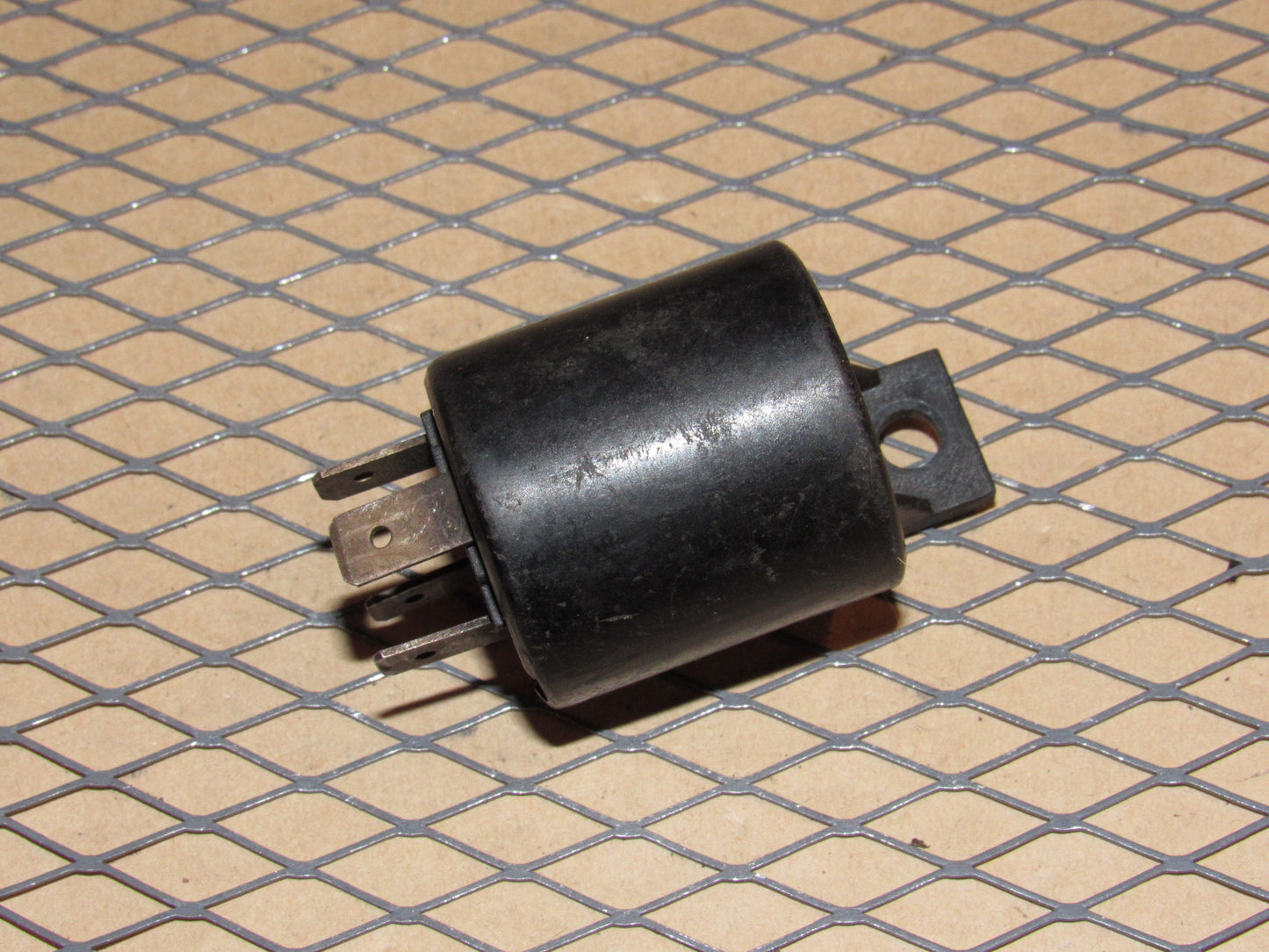 77-95 Mercedes Benz T1 Van OEM Relay 0 332 013 002