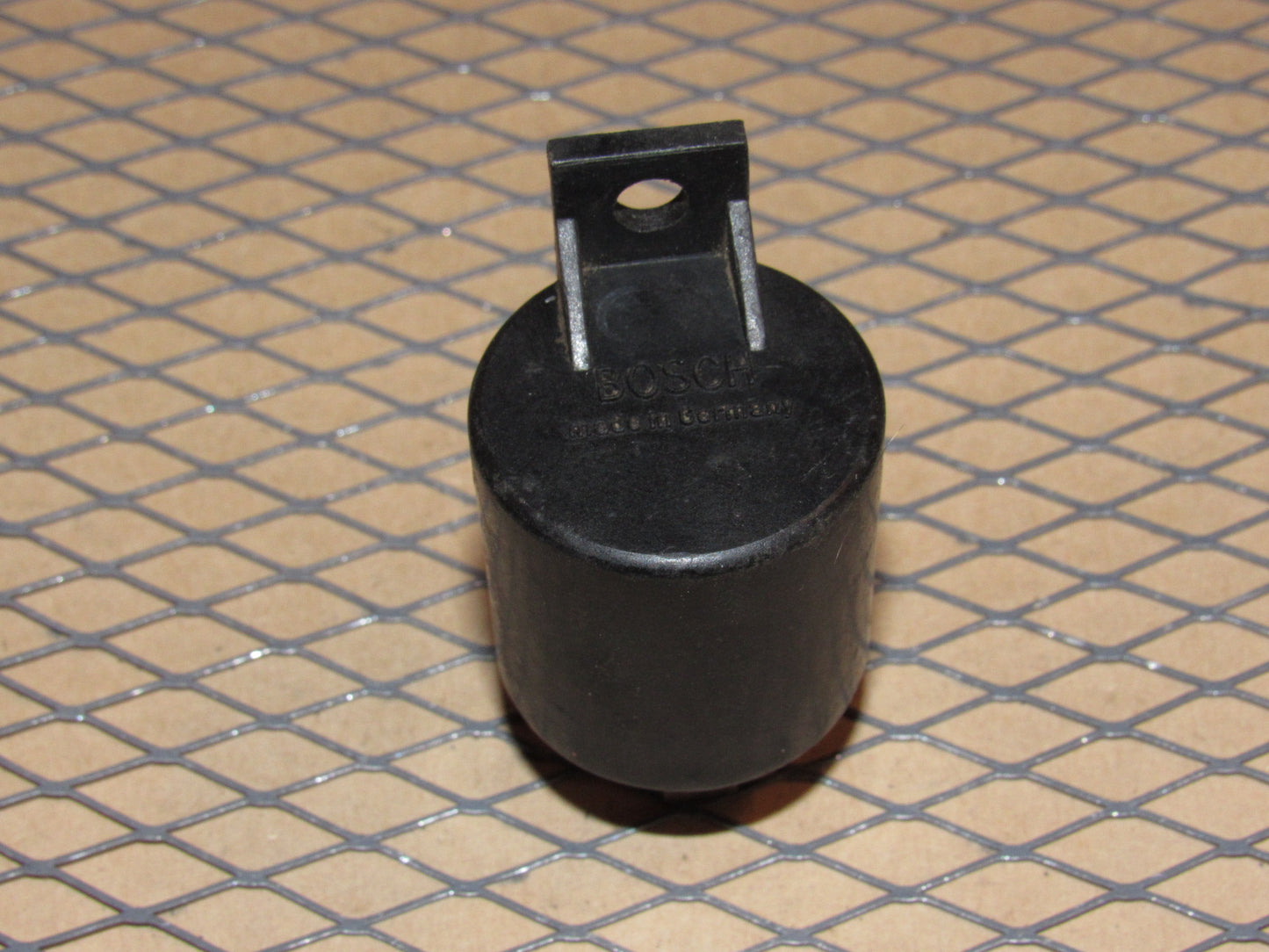 77-95 Mercedes Benz T1 Van OEM Relay 0 332 013 002
