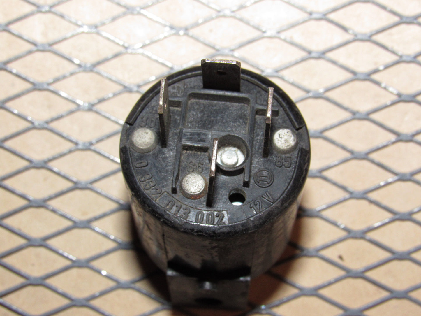 77-95 Mercedes Benz T1 Van OEM Relay 0 332 013 002