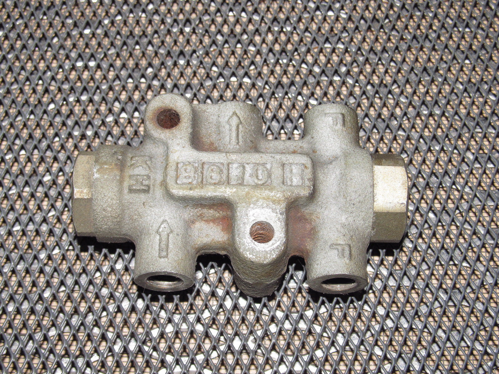 79 80 Datsun 280zx OEM Front Brake Proportional Valve - Right