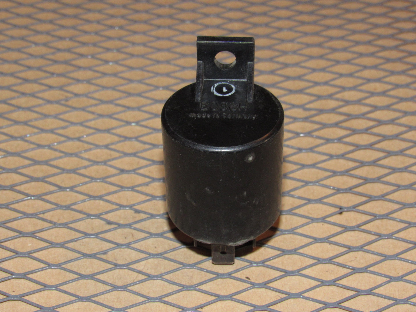 77-95 Mercedes Benz T1 Van OEM Relay 0 332 013 002