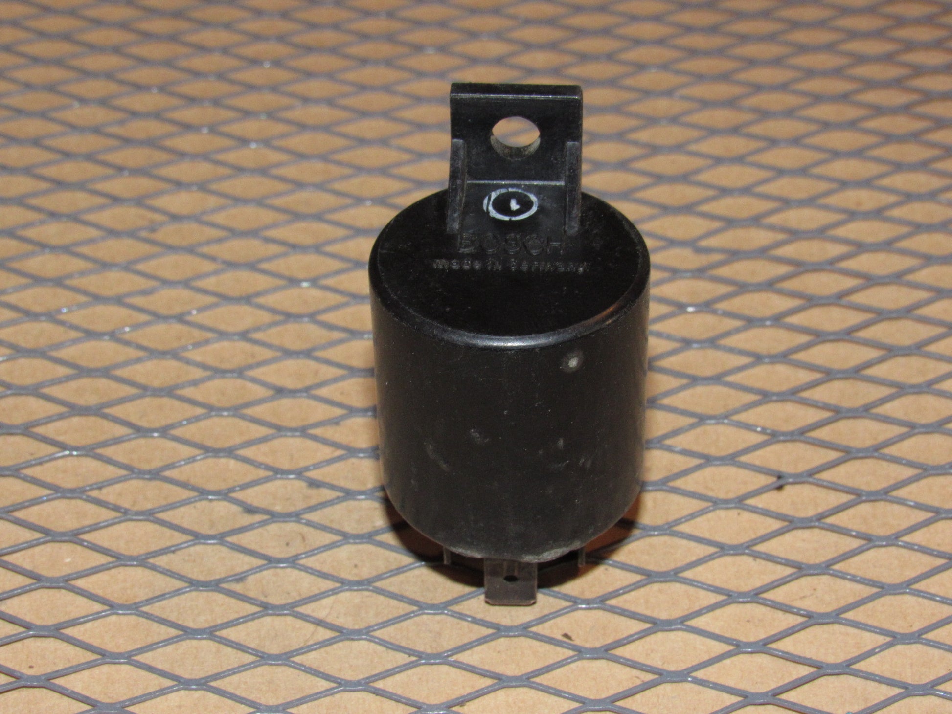 77-95 Mercedes Benz T1 Van OEM Relay 0 332 013 002