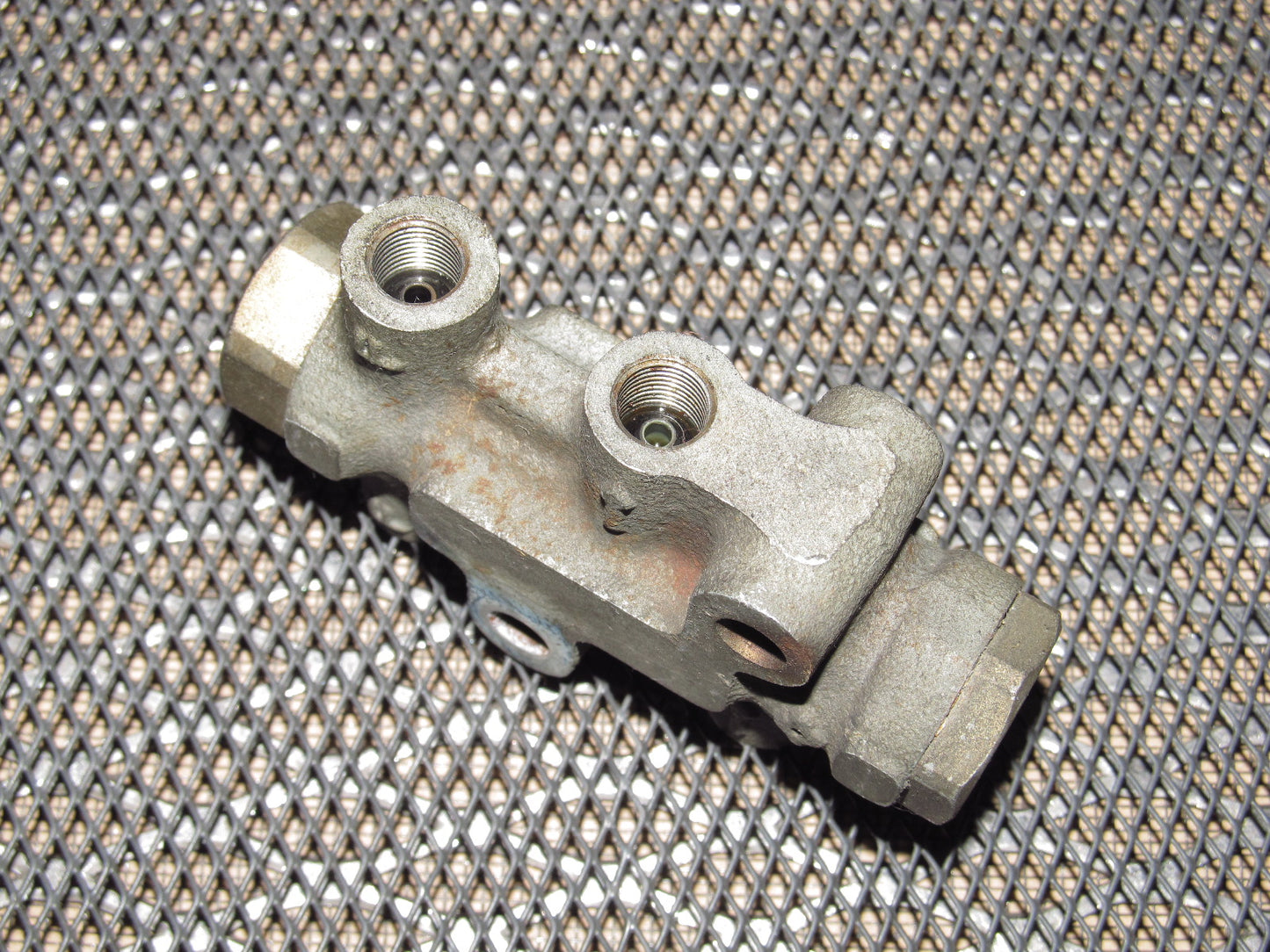 79 80 Datsun 280zx OEM Front Brake Proportional Valve - Right