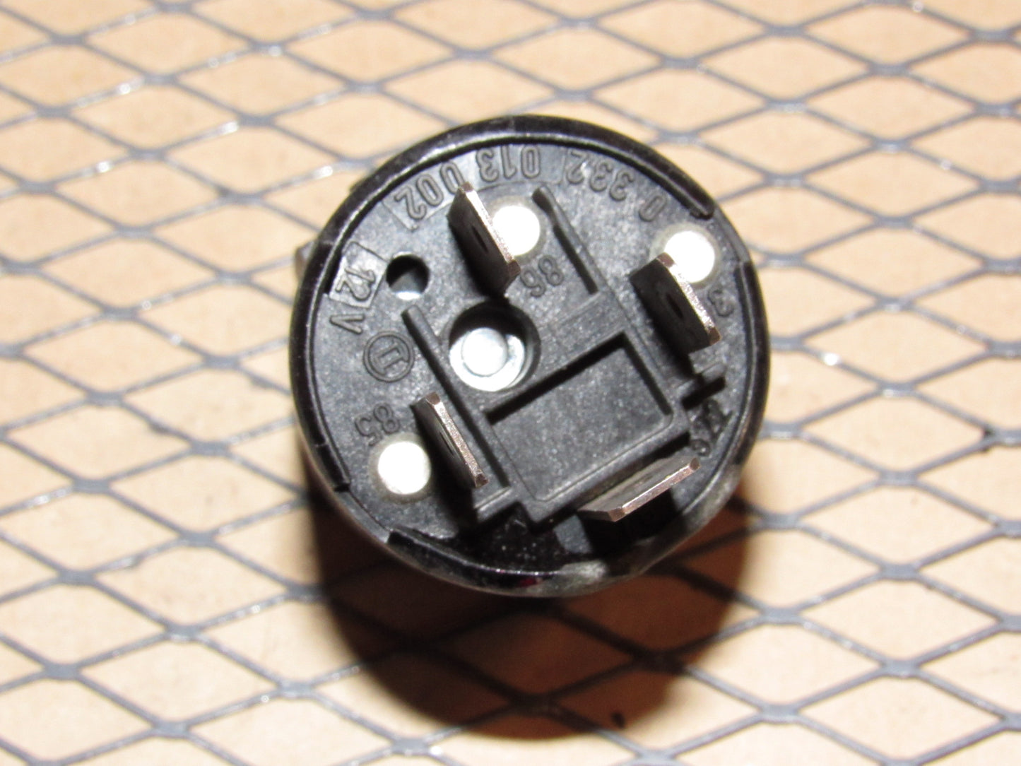 77-95 Mercedes Benz T1 Van OEM Relay 0 332 013 002