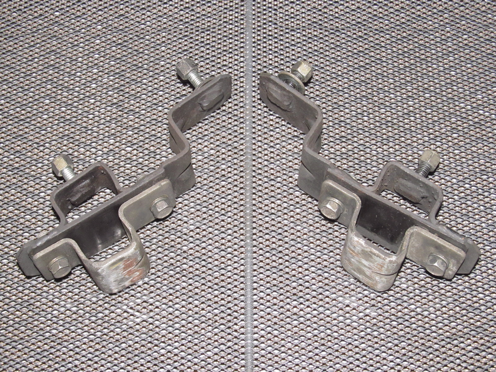 79 80 Datsun 280zx OEM Rear Stabilizer Bar Mounting Bracket