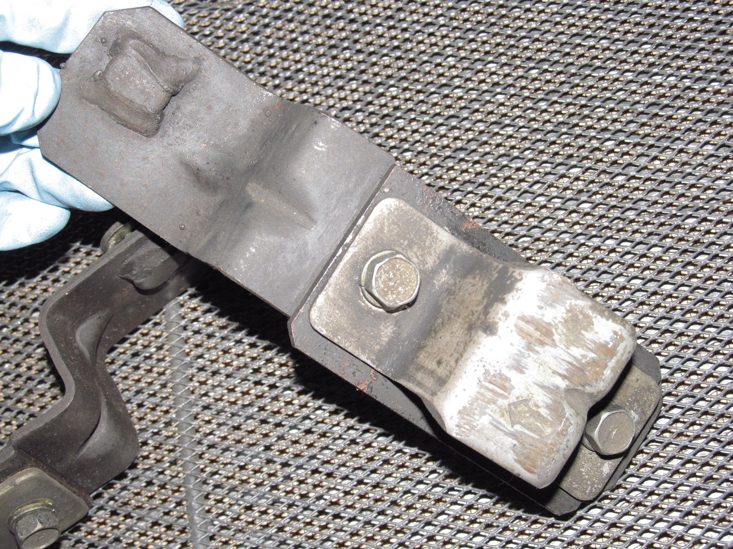 79 80 Datsun 280zx OEM Rear Stabilizer Bar Mounting Bracket