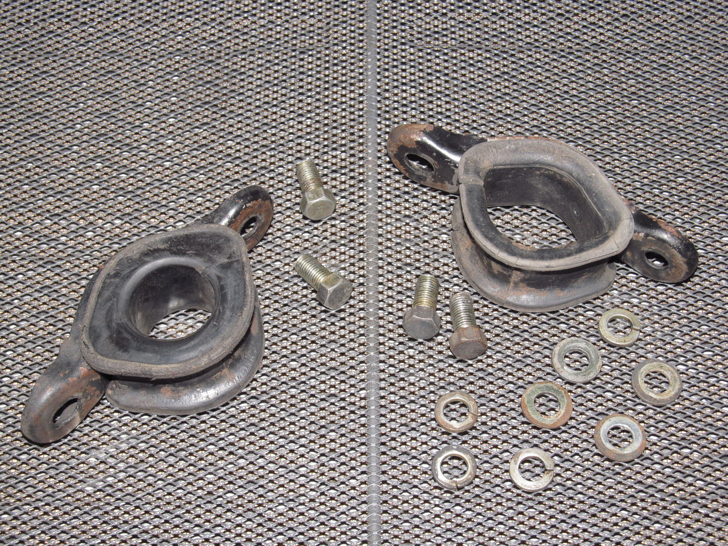 79 80 Datsun 280zx OEM Steering Rack Mount & Bracket