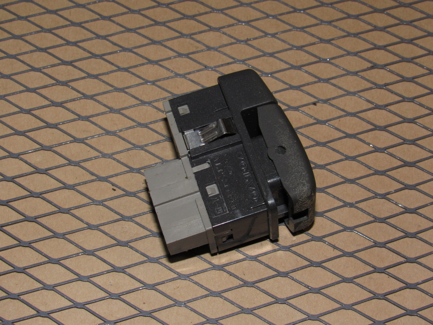 98 99 00 Volvo V70 OEM Traction Tracs Switch
