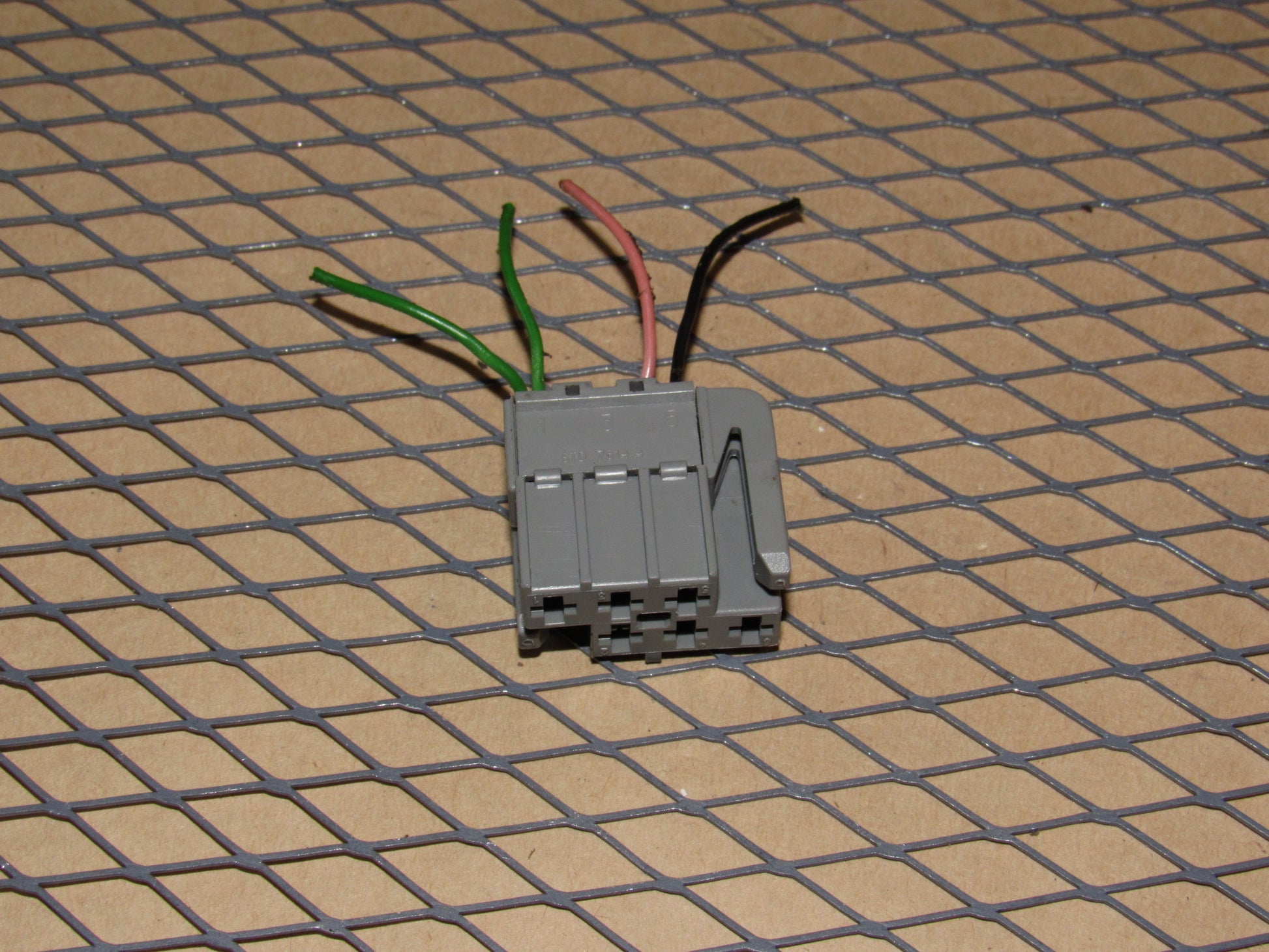 98 99 00 Volvo V70 OEM Traction Tracs Switch Pigtail Harness