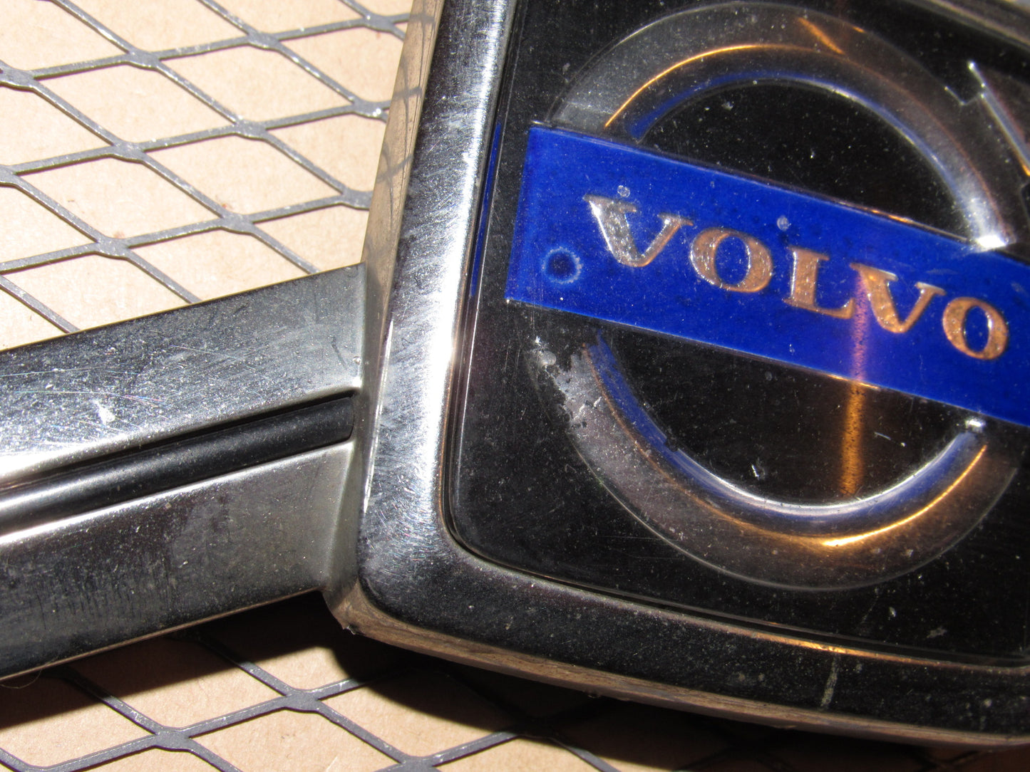 98 99 00 Volvo V70 OEM Front Badge Emblem