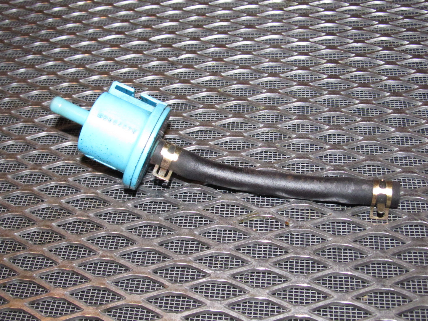 94 95 96 97 Mitsubishi 3000GT Gas Tank Evap Check Valve