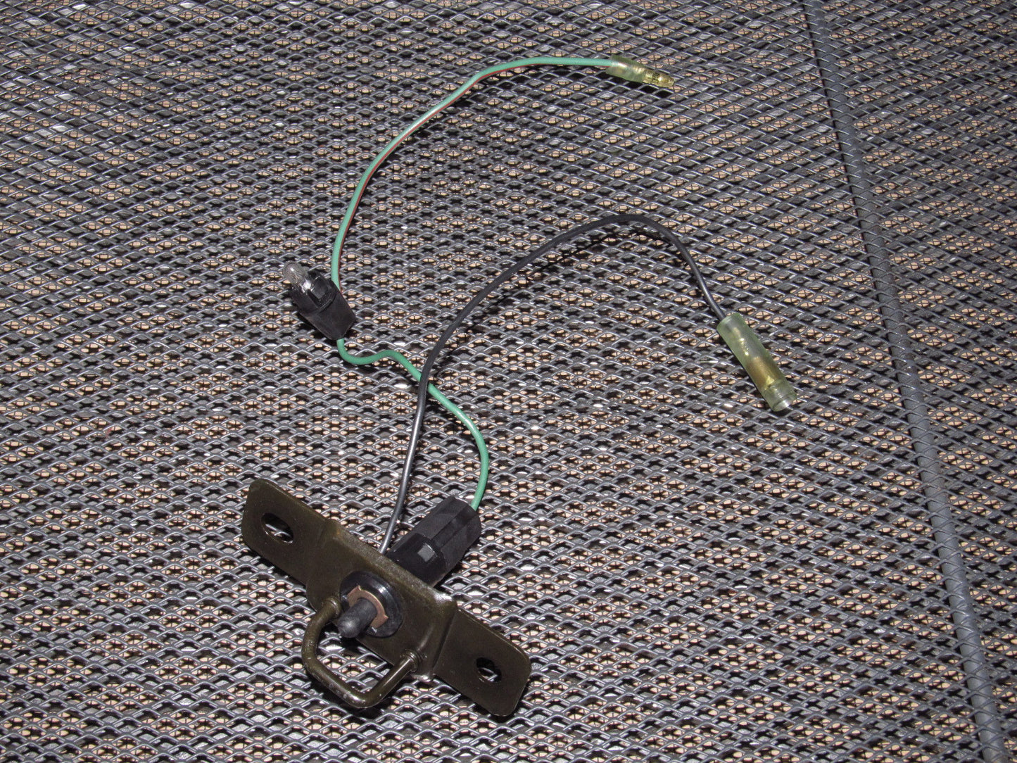 90-96 Nissan 300zx OEM Glove Box Latch Striker & Light – Autopartone