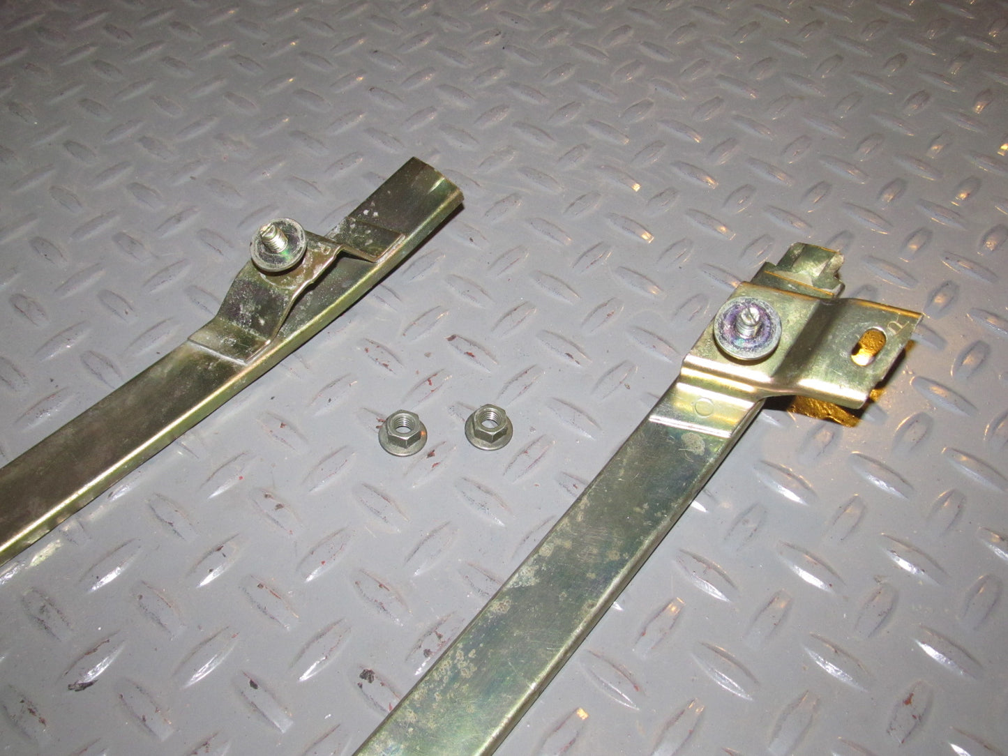 90 91 92 93 94 95 96 Nissan 300zx OEM Window Regulator Guide - Right
