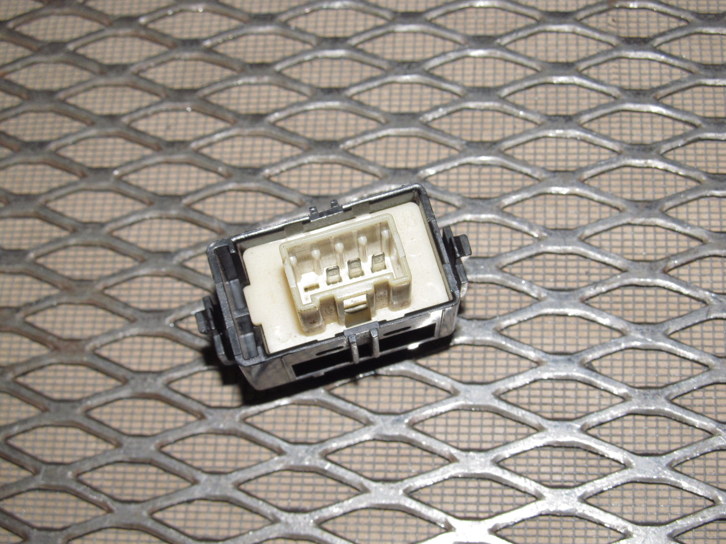 91 92 93 94 95 Toyota MR2 OEM Power Door Lock Switch - Right