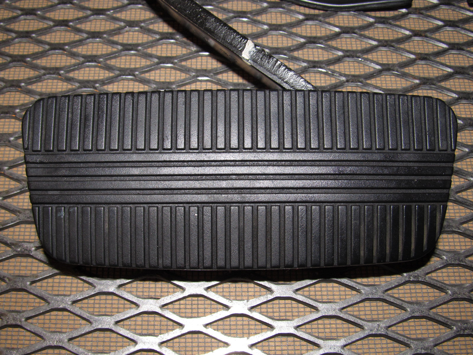 91 92 93 94 Nissan 240SX A/T Brake Pedal Assembly – Autopartone