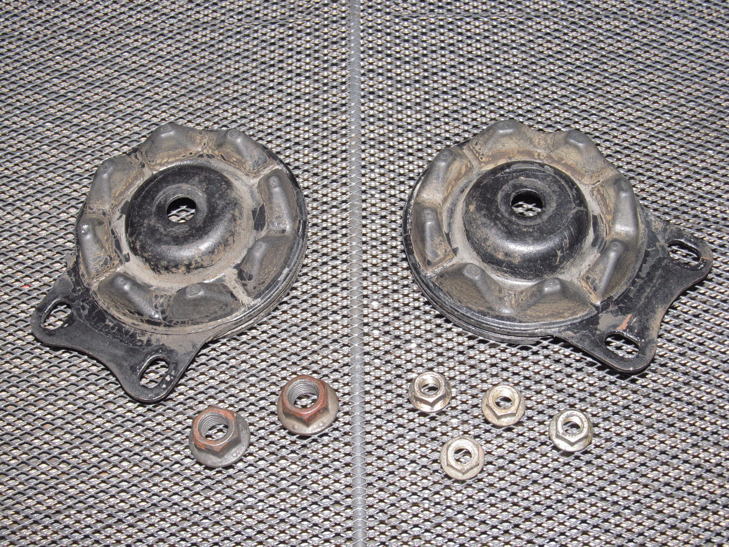 94 95 96 97 Mazda Miata OEM Differential Mounting Rubber Washer