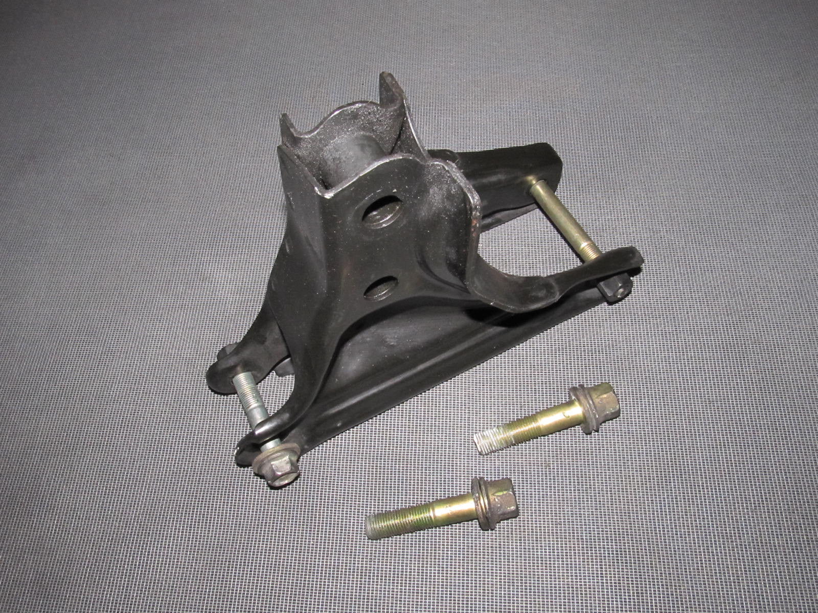 94 95 96 97 98 99 00 01 Acura Integra OEM Rear Motor Mount Bracket