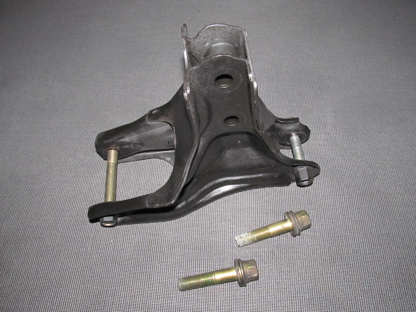 94 95 96 97 98 99 00 01 Acura Integra OEM Rear Motor Mount Bracket