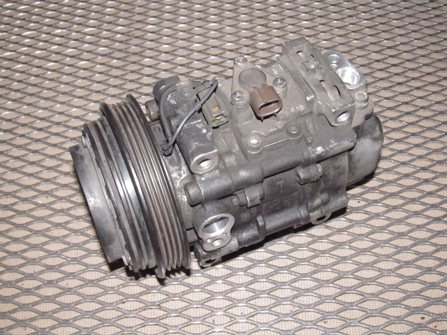 94 95 96 97 Mazda Miata OEM A/C Compressor & Clutch