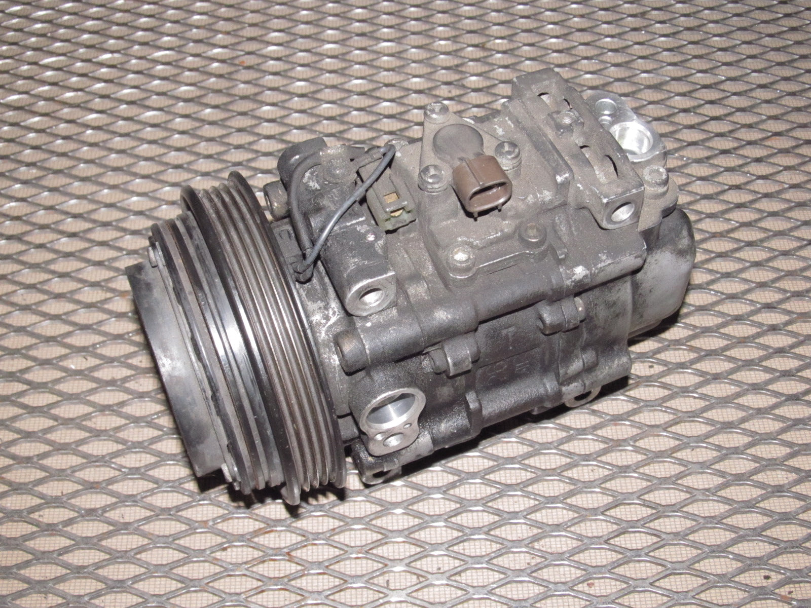 94 95 96 97 Mazda Miata OEM A/C Compressor & Clutch