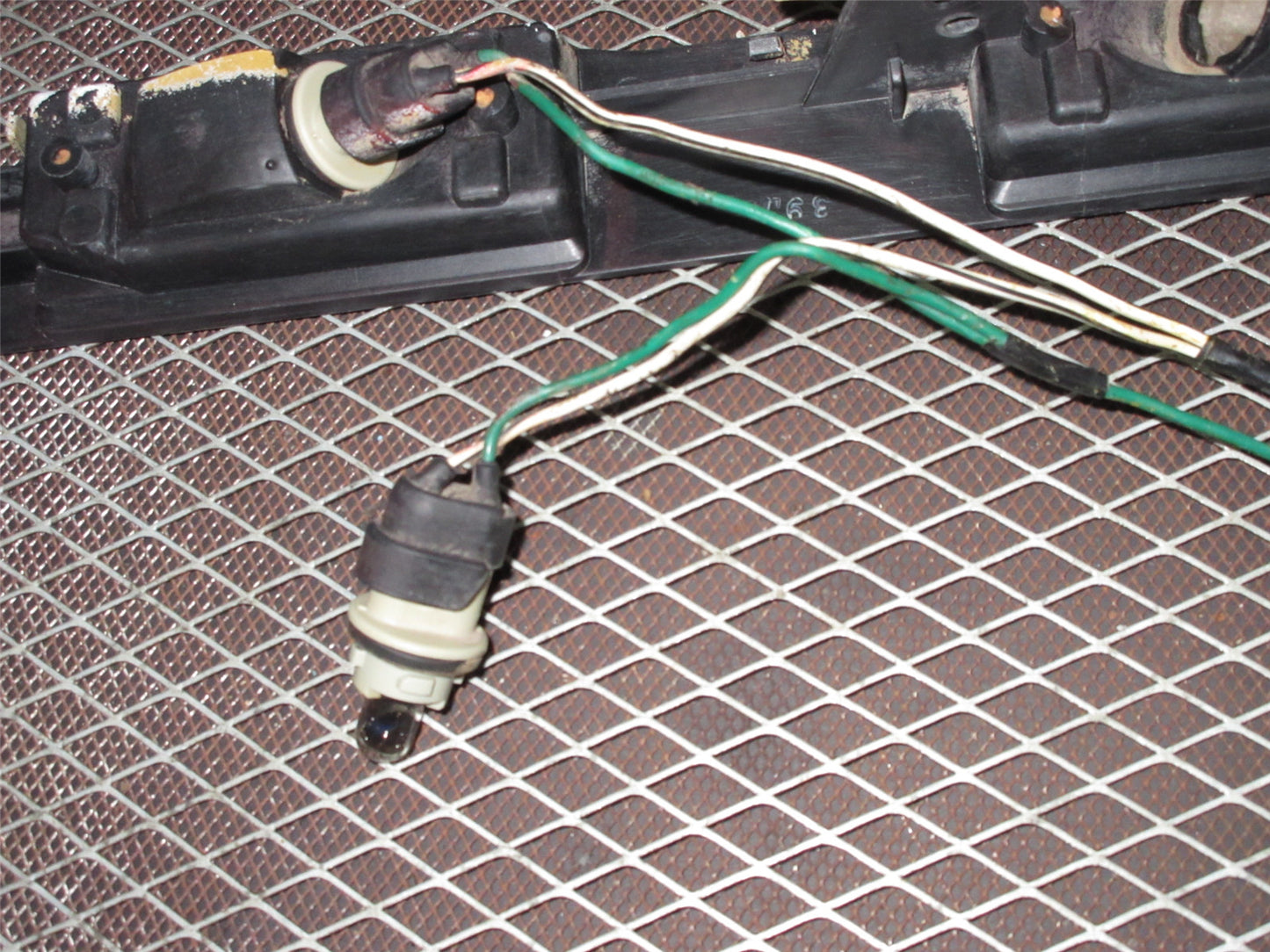 94 95 96 97 98 99 Toyota Celica Coupe OEM Rear License Plate Light Bulb Socket