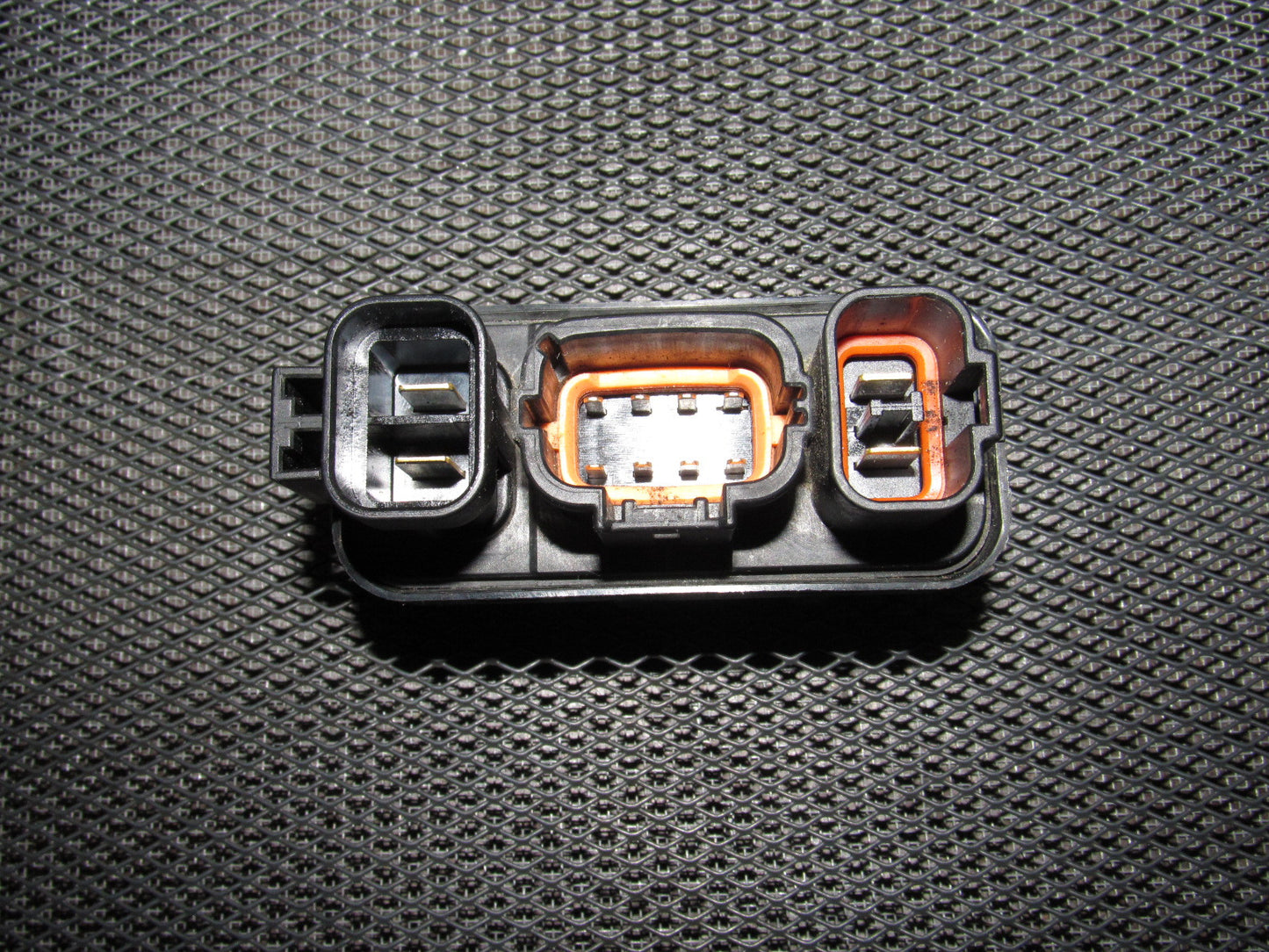 03 04 Infiniti G35 Sedan OEM ABS Relay PA66-GF30