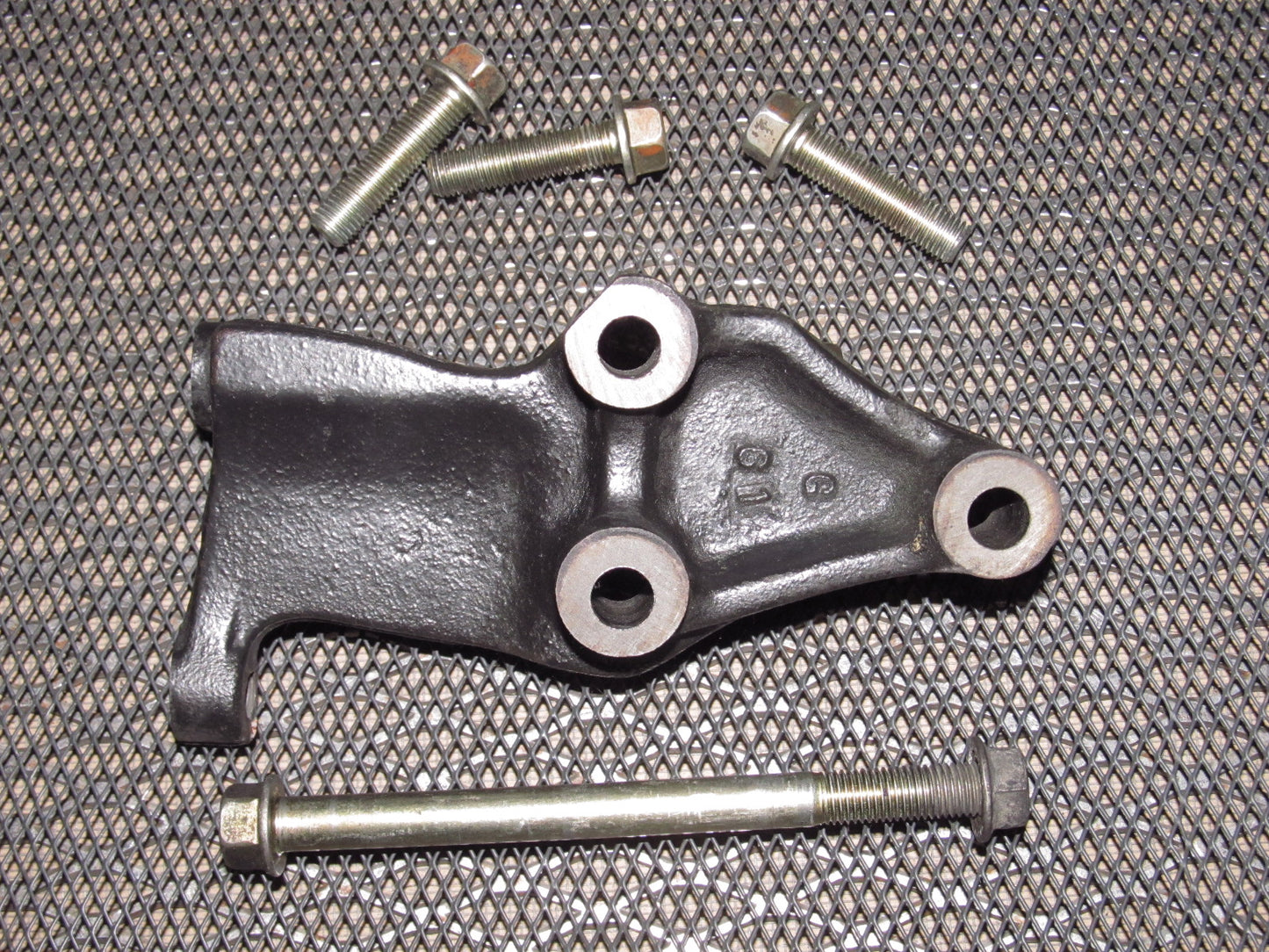 94 95 96 97 Mazda Miata OEM Power Steering Pump Mounting Bracket