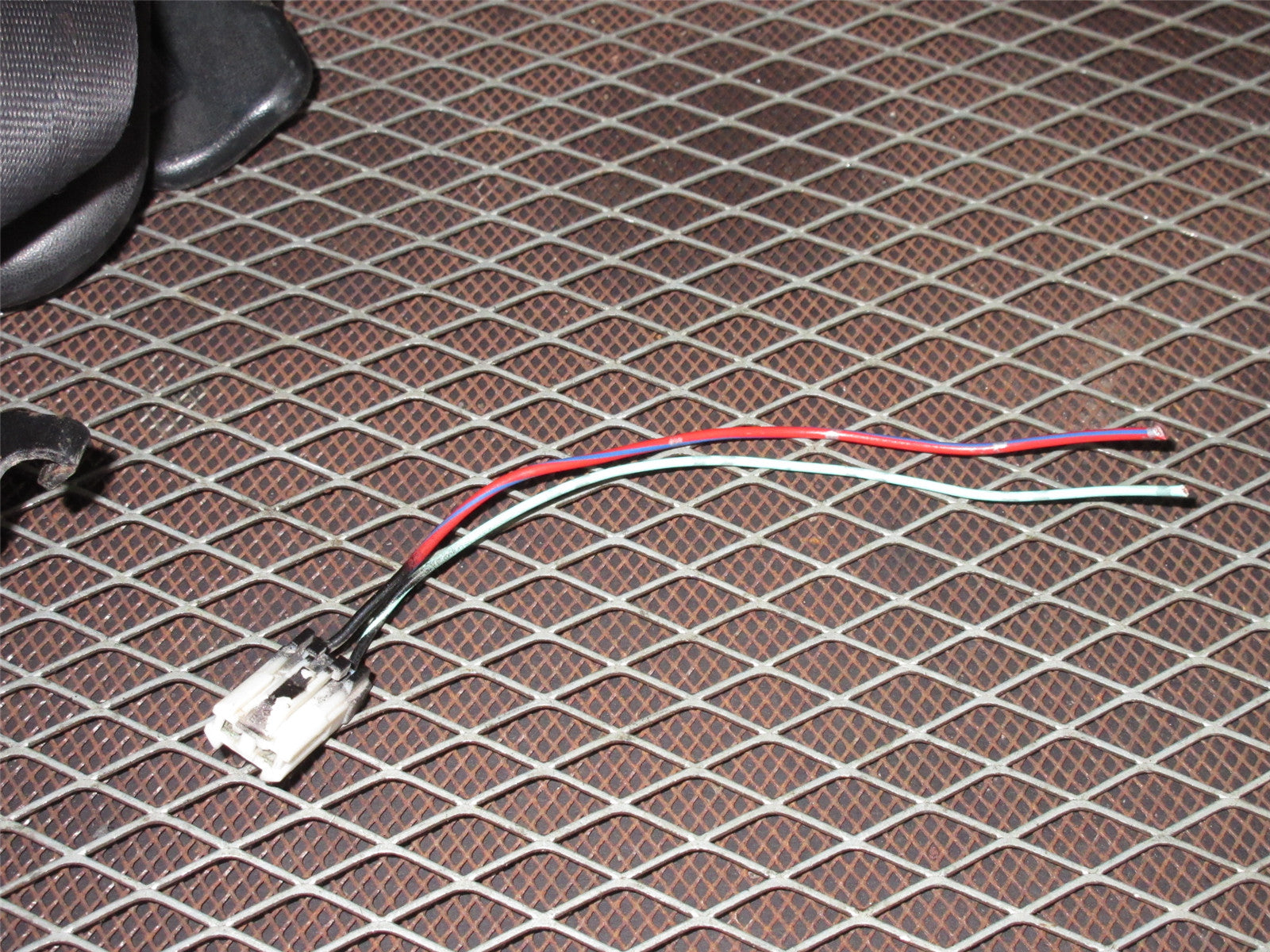 94 95 96 97 98 99 Toyota Celica Front Seat Belt Pigtail Harness - Left