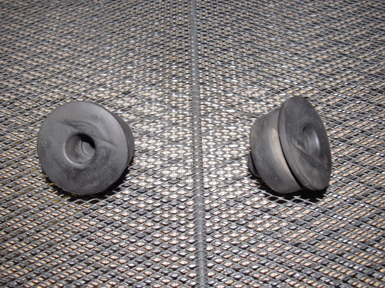 90 91 92 93 Acura Integra OEM Radiator Lower Mounting Bushing