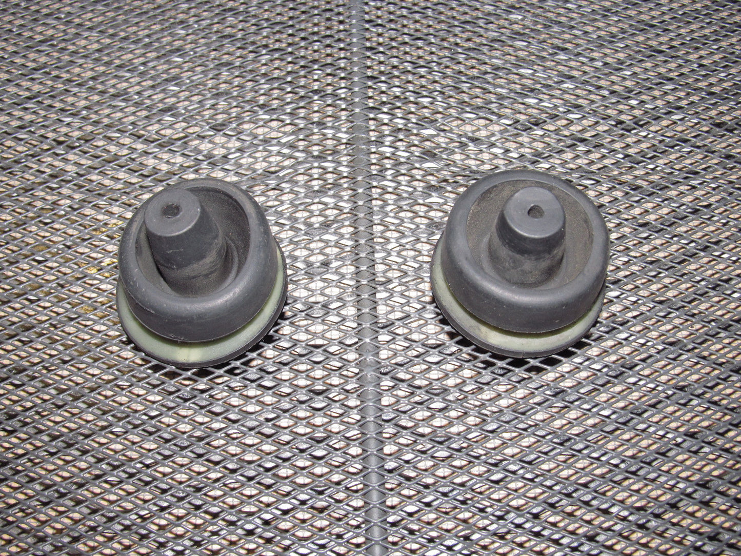 90 91 92 93 Acura Integra OEM Radiator Lower Mounting Bushing