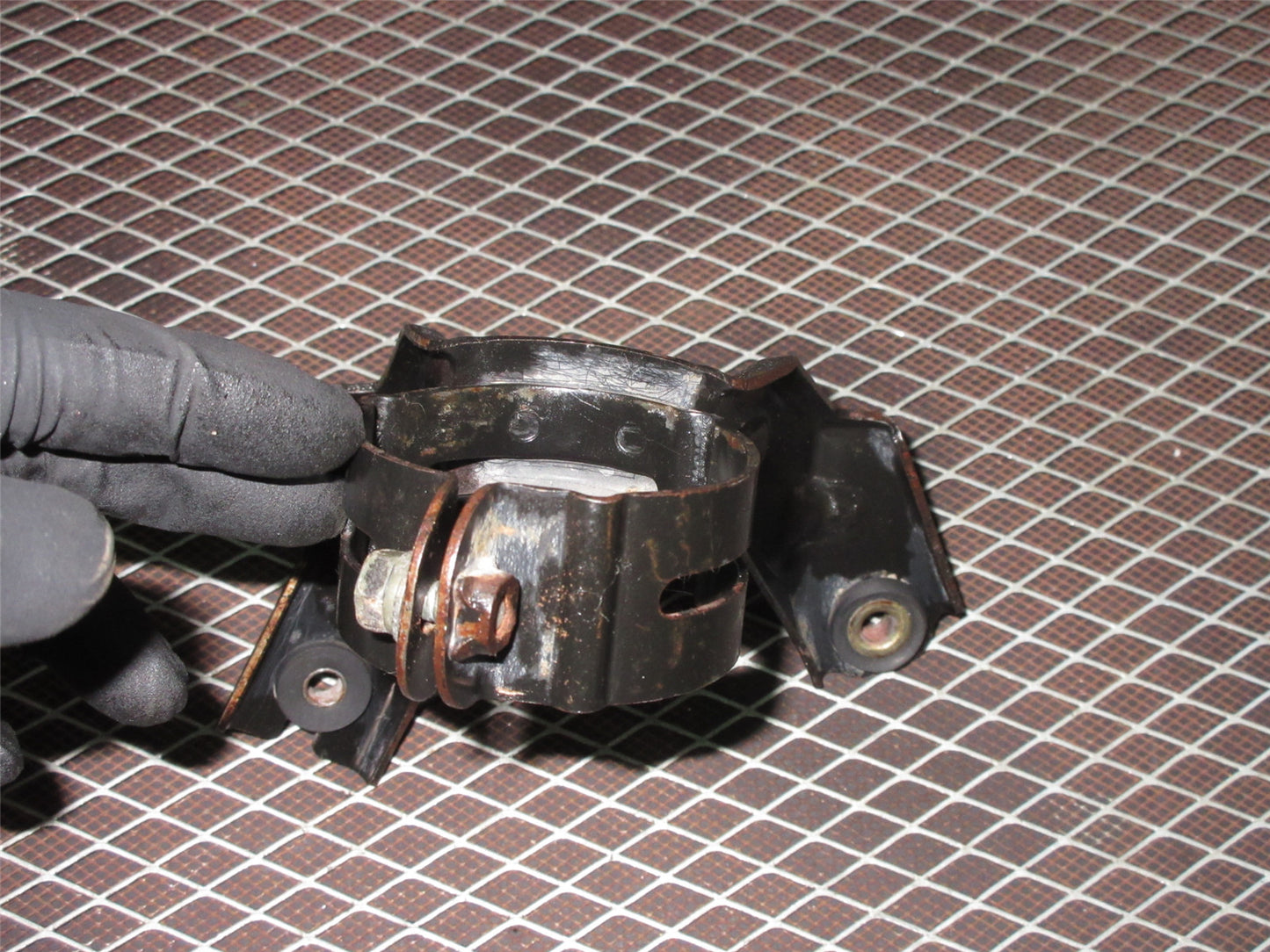 94 95 96 97 98 99 Toyota 1.8L 7A-FE Celica Fuel Filter Mounting Bracket