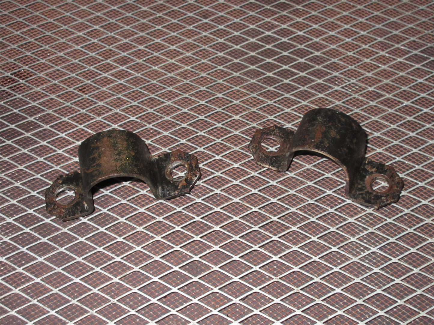 94 95 96 97 98 99 Toyota 1.8L 7A-FE Celica Rear Stabilizer Bar Mounting Bracket