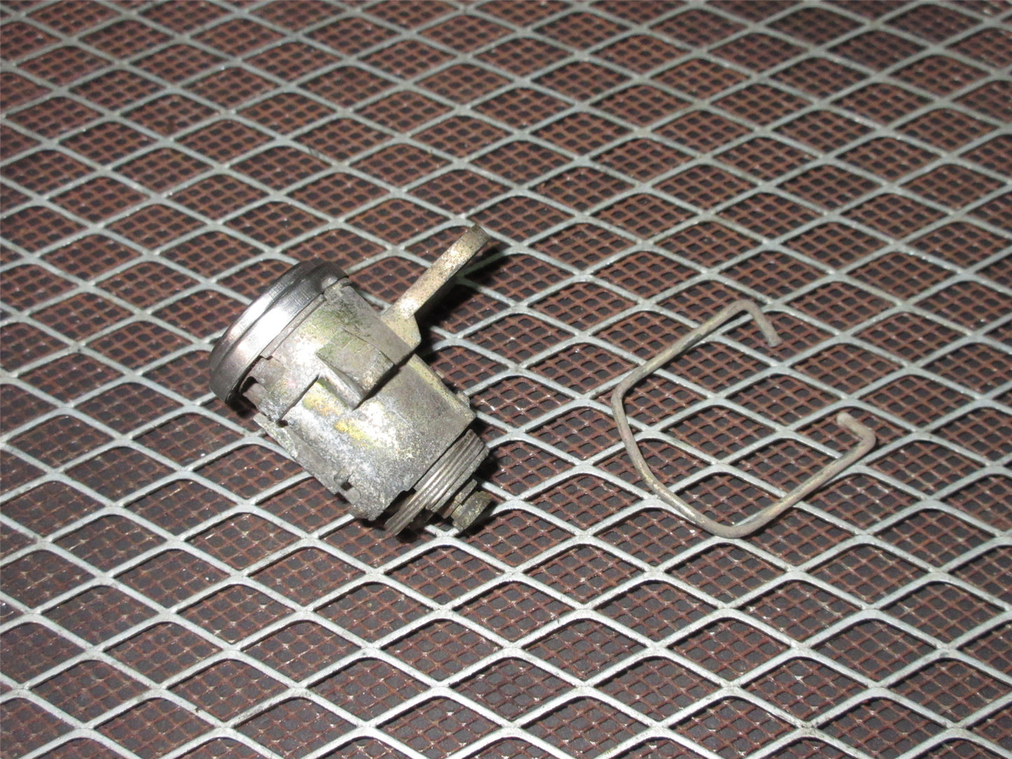 94 95 96 97 98 99 Toyota Celica Door Lock Tumbler - Right