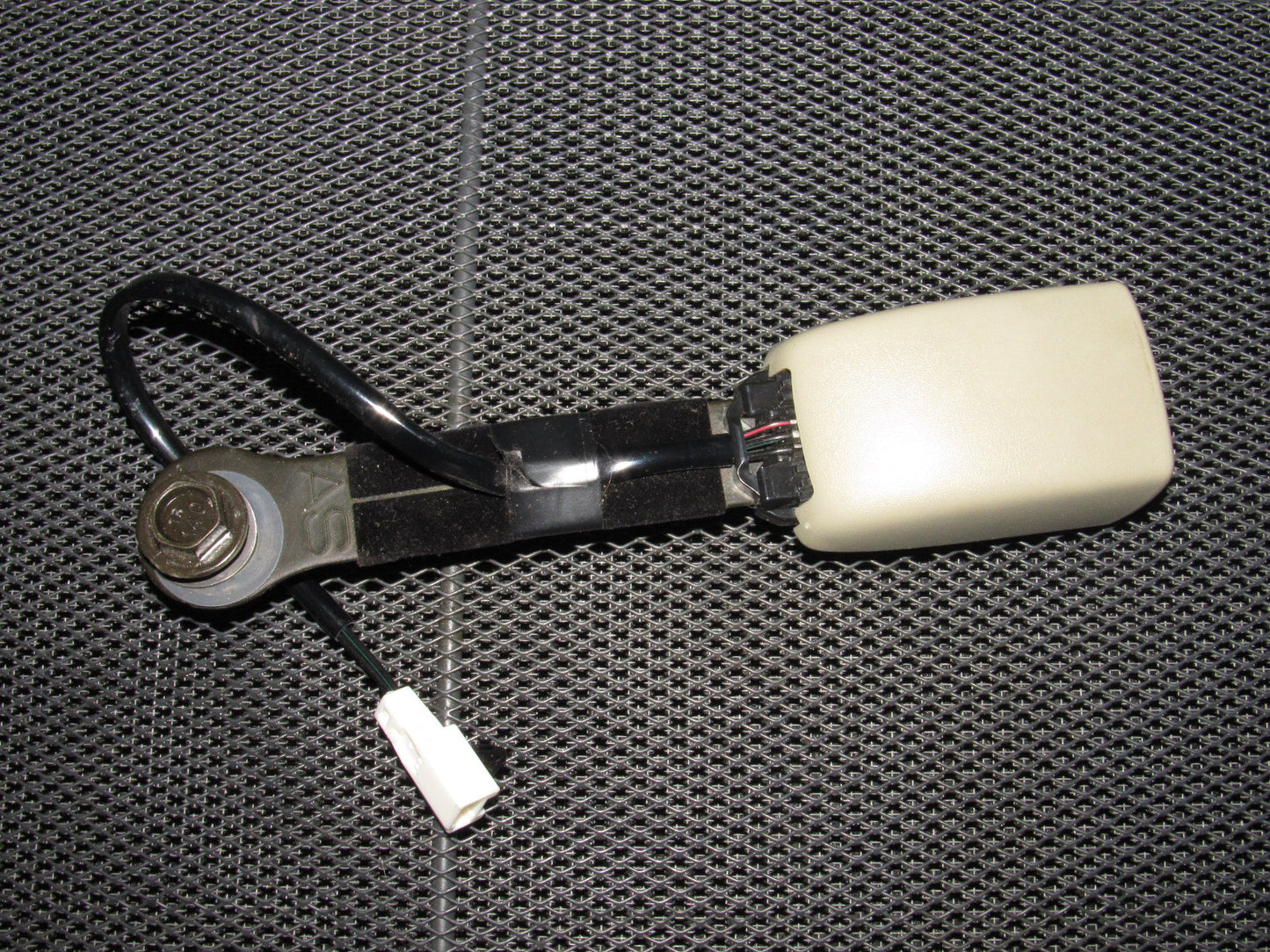 03 04 Infiniti G35 Sedan OEM Front Seat Belt Buckle Receiver - Right