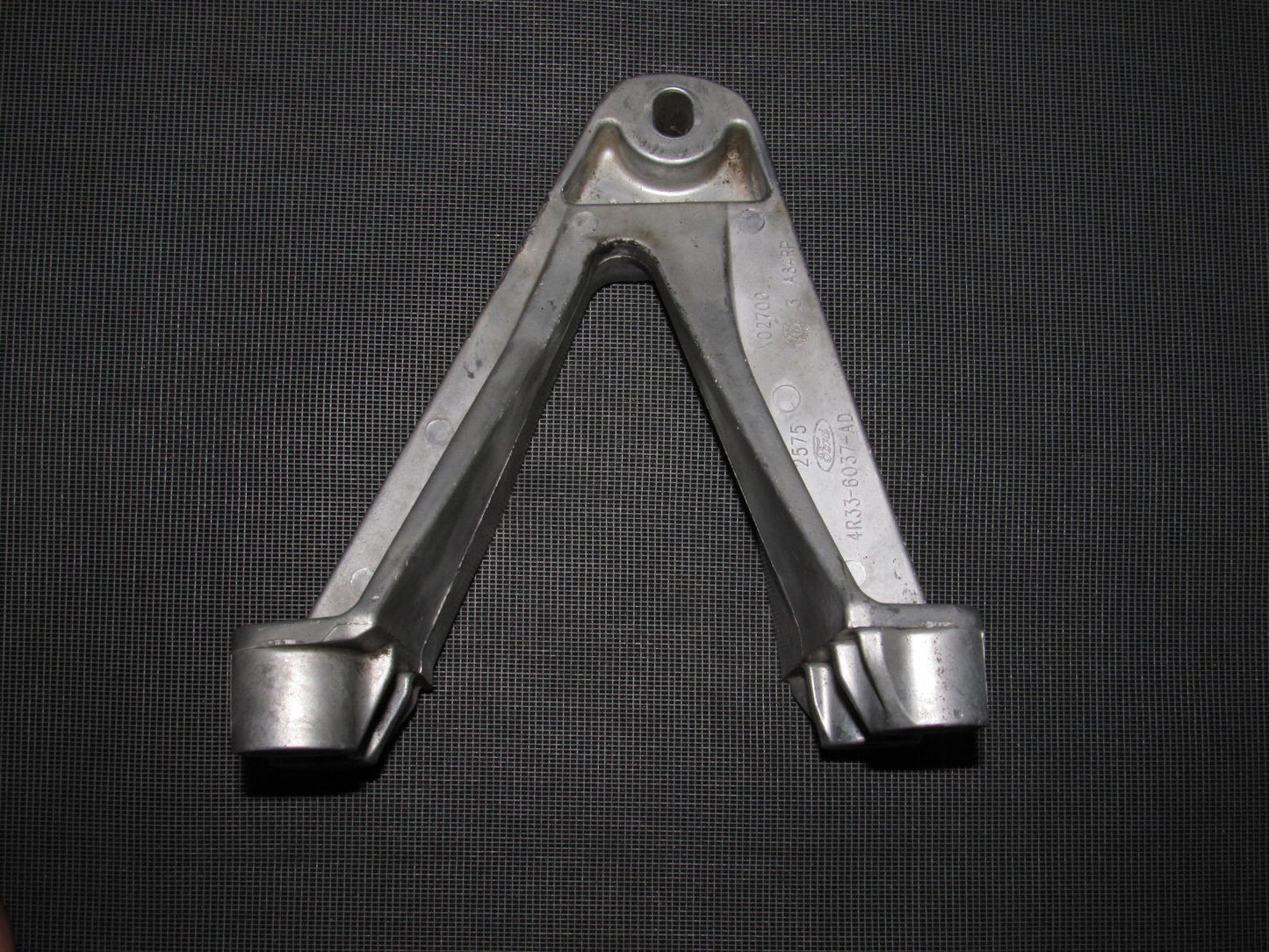 05 06 07 08 09 10 Ford Mustang 4.0 V6 OEM Motor Mount Bracket - Right