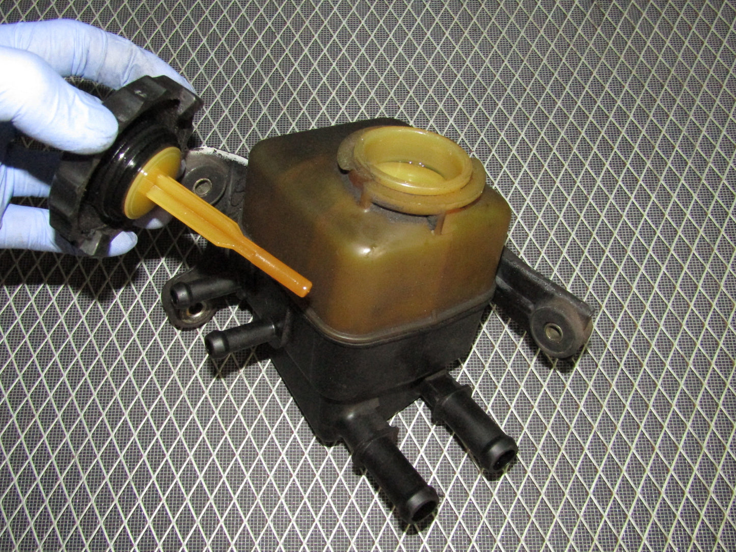 92-93 Toyota Camry OEM Power Steering Fluid Tank Reservoir - 3VZ-FE V6 3.0L