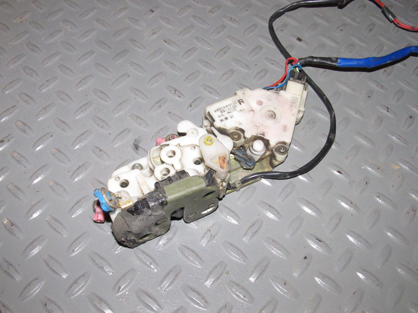 92 93 Nissan 300zx OEM Door Latch - Right