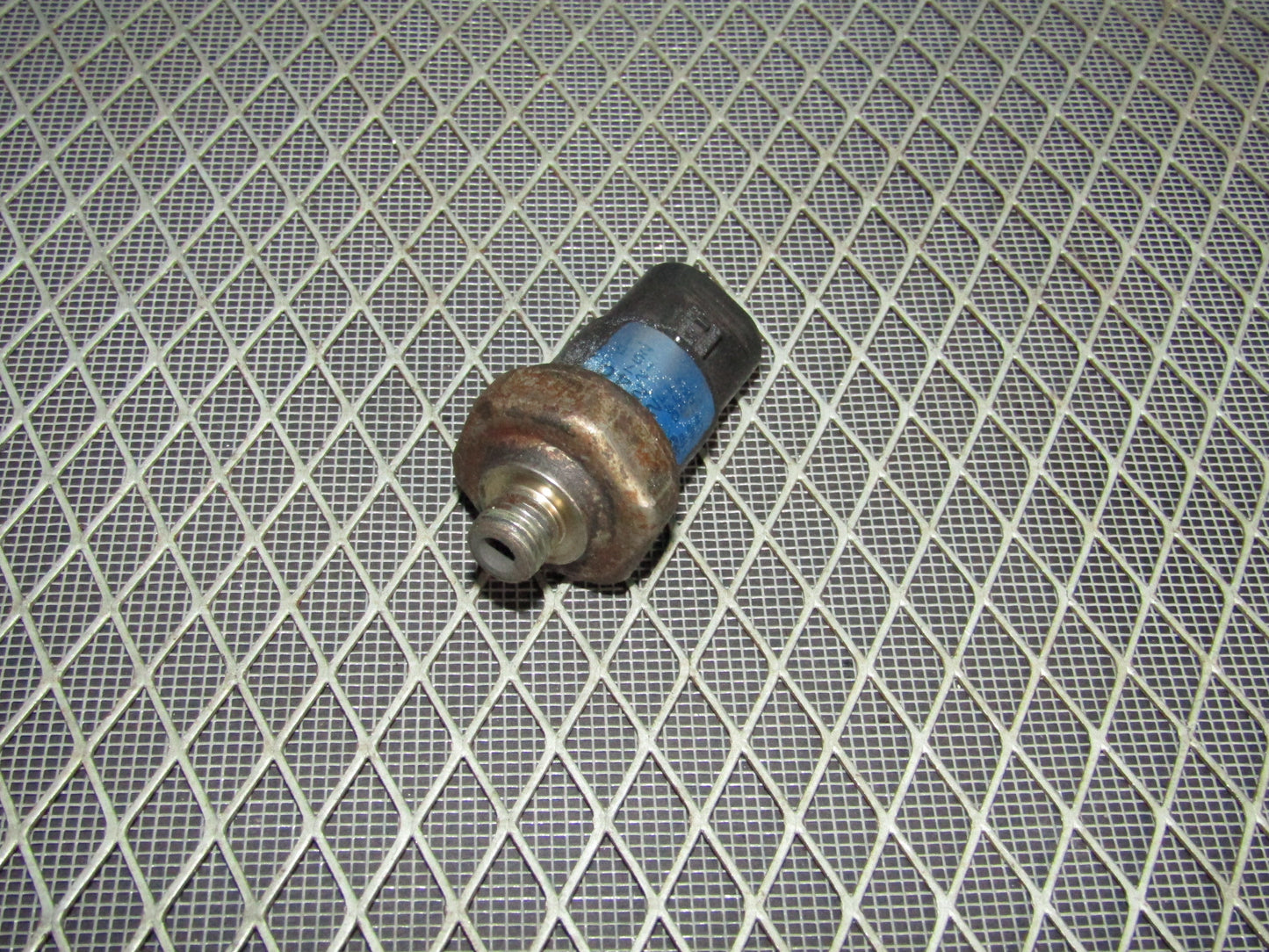 92-93 Toyota Camry OEM A/C Pressure Switch - 3VZ-FE V6 3.0L