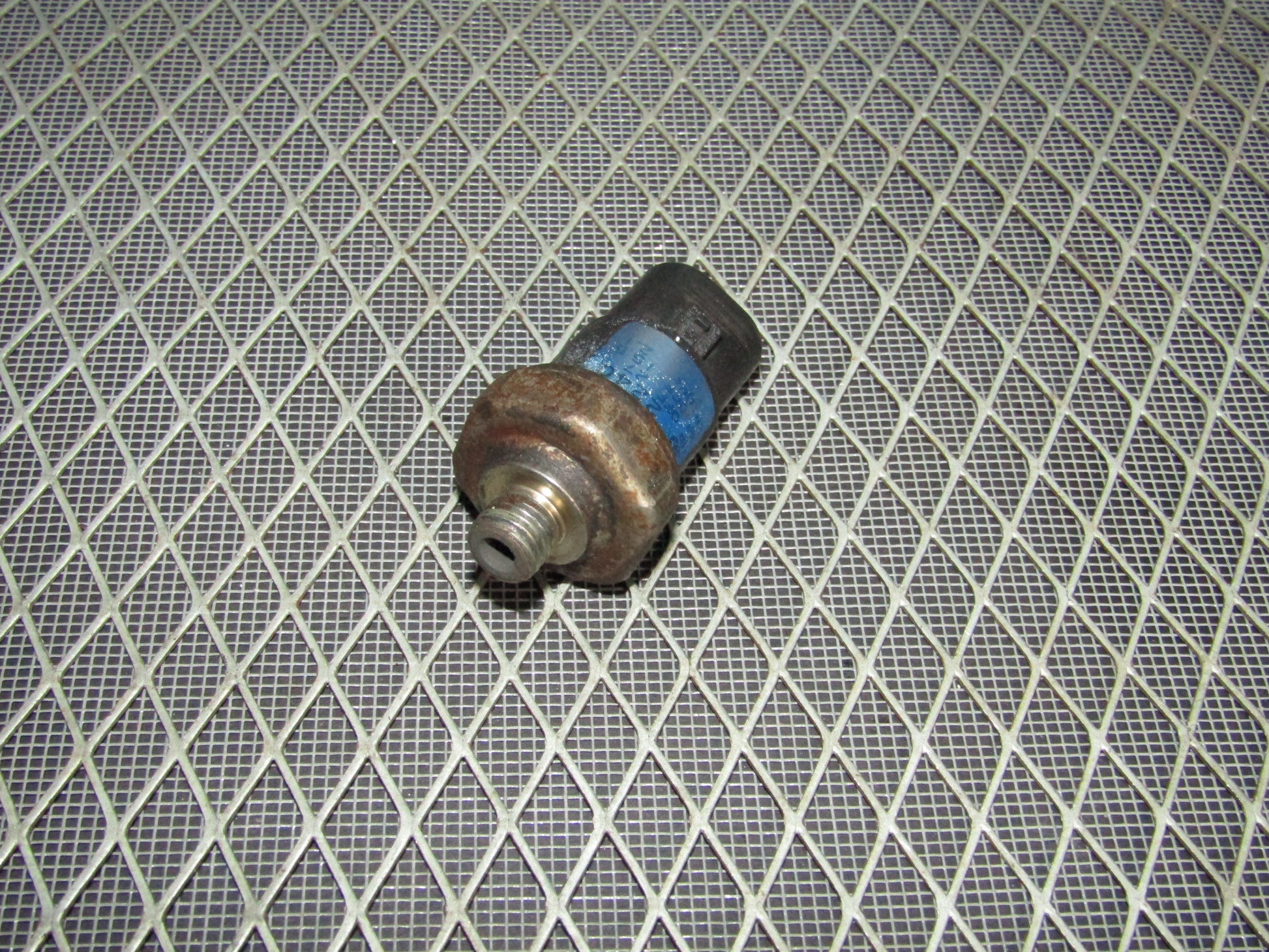 92-93 Toyota Camry OEM A/C Pressure Switch - 3VZ-FE V6 3.0L
